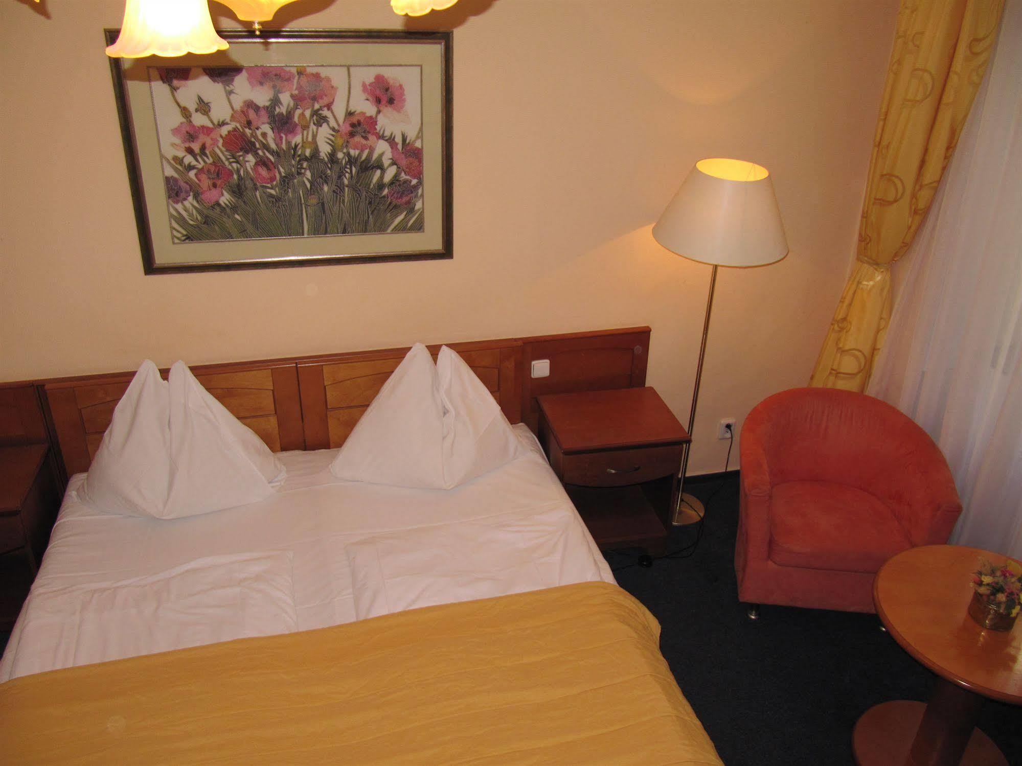 Amadeus Hotel Prague Exterior photo
